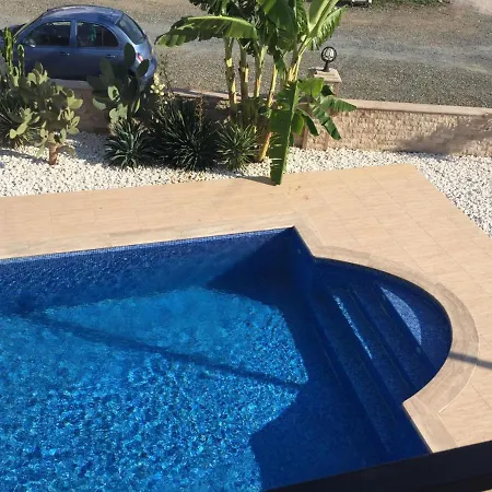 Captivating 2-bed Penthouse With Pool Appartement